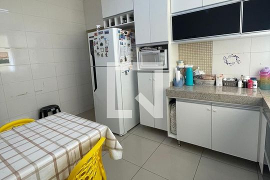 Cozinha de casa à venda com 3 quartos, 240m² em Cabral, Contagem