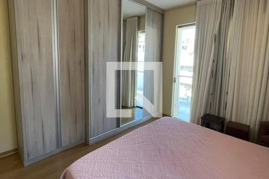 Suíte de casa à venda com 3 quartos, 240m² em Cabral, Contagem