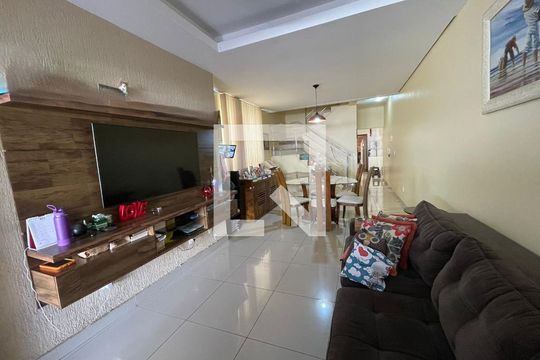 Sala de casa à venda com 3 quartos, 240m² em Cabral, Contagem