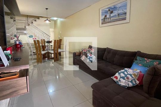 Casa à venda com 3 quartos, 240m² em Cabral, Contagem