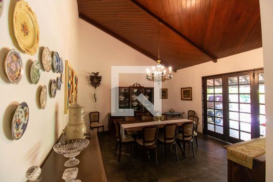 Sala de casa de condomínio à venda com 4 quartos, 1100m² em Piratininga, Niterói