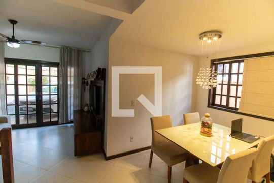 Casa à venda com 3 quartos, 284m² em Engenho do Mato, Niterói