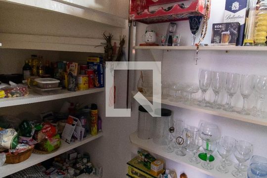 Despensa de casa à venda com 3 quartos, 284m² em Engenho do Mato, Niterói