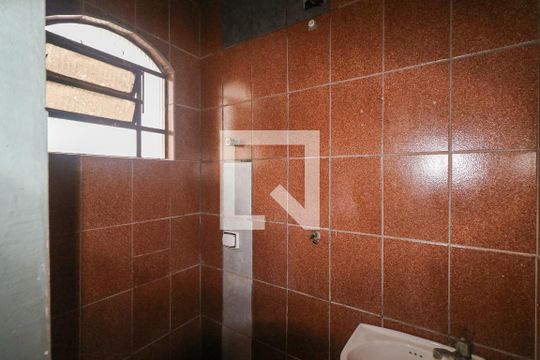 Banheiro da Área de Serviço de casa para alugar com 3 quartos, 100m² em Santa Maria, São Caetano do Sul