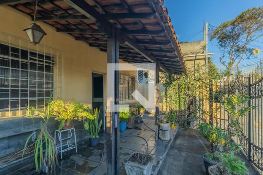 Casa à venda com 2 quartos, 300m² em Salgado Filho, Belo Horizonte
