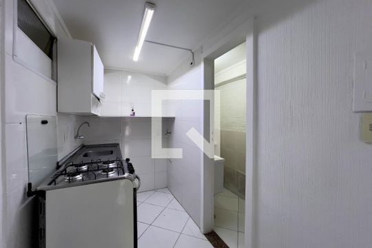 Cozinha de kitnet/studio para alugar com 1 quarto, 23m² em Vila Monumento, São Paulo