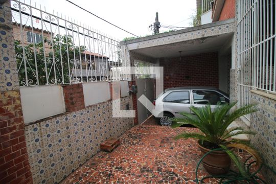 Garagem de casa à venda com 3 quartos, 225m² em Irajá, Rio de Janeiro