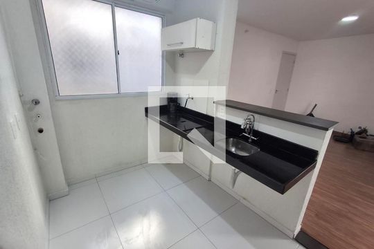 Cozinha de apartamento à venda com 2 quartos, 50m² em Frei Leopoldo, Belo Horizonte