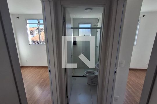 Banheiro de apartamento à venda com 2 quartos, 50m² em Frei Leopoldo, Belo Horizonte