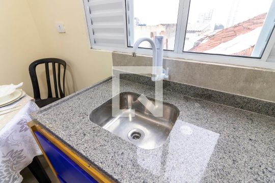 Cozinha de casa para alugar com 1 quarto, 65m² em Jardim São Paulo, São Paulo