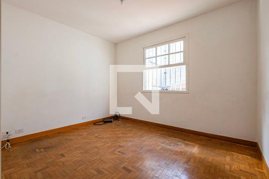 Quarto 2 de casa para alugar com 2 quartos, 138m² em Pinheiros, São Paulo