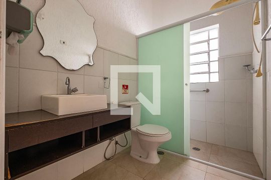Banheiro de casa para alugar com 2 quartos, 138m² em Pinheiros, São Paulo
