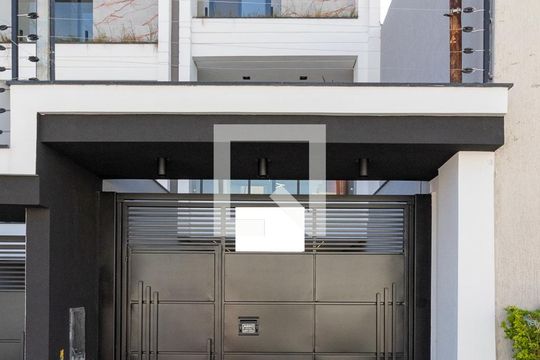 Fachada de casa à venda com 3 quartos, 200m² em Vila Lais, São Paulo