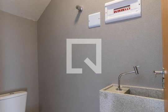 Lavabo 01 de casa à venda com 3 quartos, 200m² em Vila Lais, São Paulo