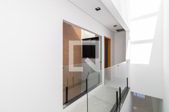 Corredor de casa à venda com 3 quartos, 200m² em Vila Lais, São Paulo