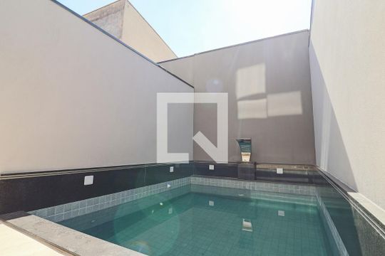 Piscina de casa à venda com 3 quartos, 200m² em Vila Lais, São Paulo