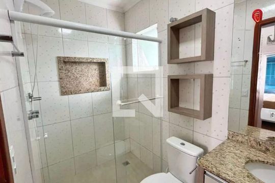 Banheiro 1 de casa para alugar com 3 quartos, 133m² em Uberaba, Curitiba