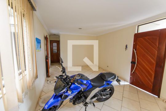 Sala de casa para alugar com 2 quartos, 120m² em Centro, Taubaté