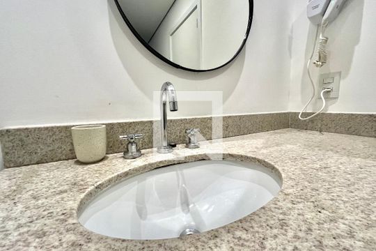 Banheiro de kitnet/studio à venda com 1 quarto, 27m² em Vila Clementino, São Paulo