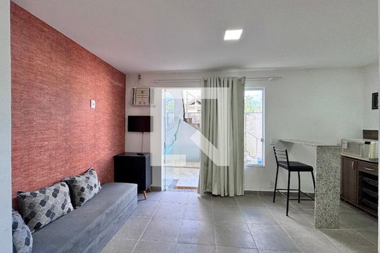 Sala/Quarto de casa de condomínio para alugar com 1 quarto, 30m² em Vargem Grande, Rio de Janeiro