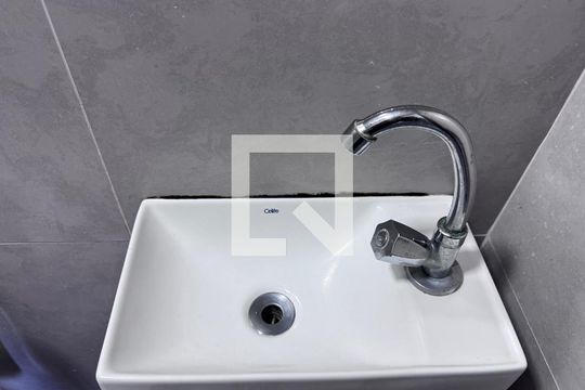 Banheiro Social de casa de condomínio para alugar com 1 quarto, 30m² em Vargem Grande, Rio de Janeiro