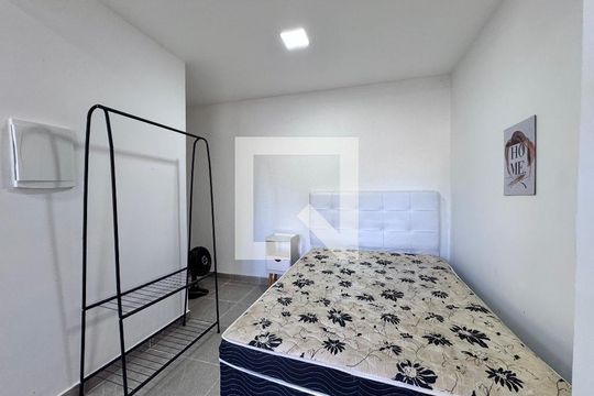 Sala/Quarto de casa de condomínio para alugar com 1 quarto, 30m² em Vargem Grande, Rio de Janeiro