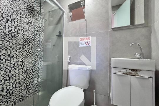 Banheiro Social de casa de condomínio para alugar com 1 quarto, 30m² em Vargem Grande, Rio de Janeiro