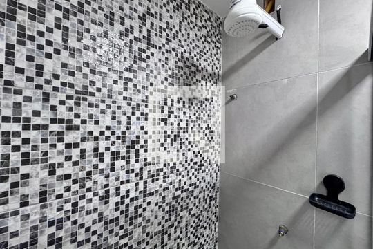 Banheiro Social de casa de condomínio para alugar com 1 quarto, 30m² em Vargem Grande, Rio de Janeiro