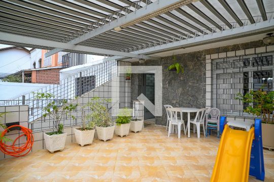 Terraço de casa à venda com 3 quartos, 250m² em Aclimação, São Paulo