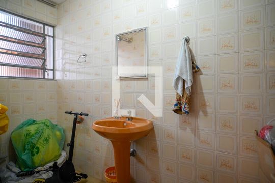 Edícula - Banheiro de casa à venda com 3 quartos, 250m² em Aclimação, São Paulo