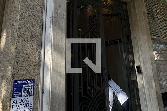 Plaquinha de kitnet/studio à venda com 1 quarto, 30m² em Copacabana, Rio de Janeiro