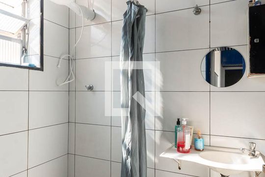 Banheiro de apartamento à venda com 2 quartos, 70m² em Benfica, Rio de Janeiro