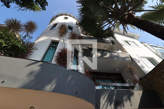 Fachada de casa à venda com 4 quartos, 328m² em Vila Alpina, Santo André