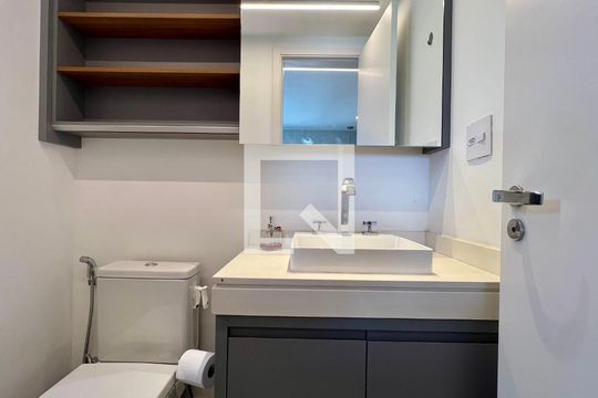 Banheiro da Suíte de apartamento à venda com 1 quarto, 71m² em Pinheiros, São Paulo