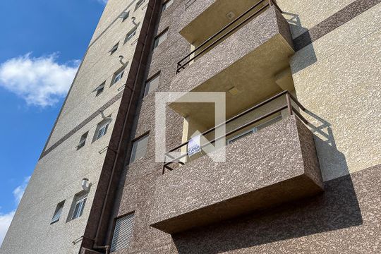 Fachada + Plaquinha de apartamento à venda com 1 quarto, 42m² em Rudge Ramos, São Bernardo do Campo