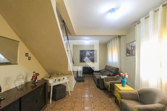 Casa à venda com 4 quartos, 239m² em Vila Tolstoi, São Paulo