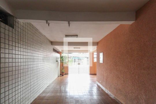 Garagem de casa à venda com 4 quartos, 239m² em Vila Tolstoi, São Paulo
