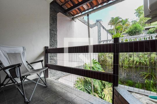 Casa à venda com 4 quartos, 450m² em Matapaca, Niterói