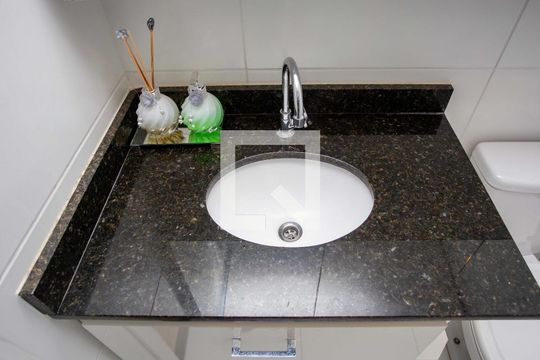 Banheiro Social de apartamento para alugar com 2 quartos, 56m² em Centro, Diadema
