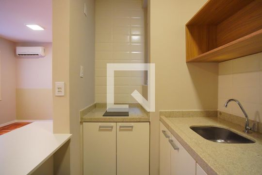 Cozinha de kitnet/studio para alugar com 1 quarto, 28m² em Independência, Porto Alegre