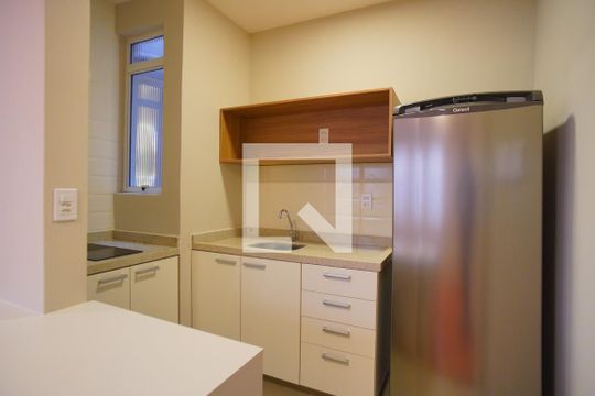 Cozinha de kitnet/studio para alugar com 1 quarto, 28m² em Independência, Porto Alegre