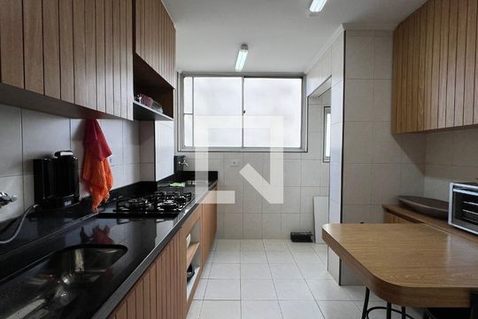 Cozinha de apartamento à venda com 2 quartos, 70m² em Pinheiros, São Paulo