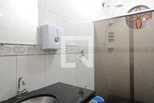 Casa 2 | Banheiro de casa para alugar com 5 quartos, 516m² em Floramar, Belo Horizonte