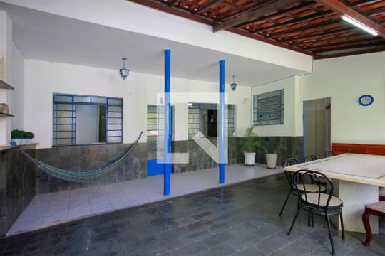Varanda de casa à venda com 4 quartos, 400m² em Sagrada Família, Belo Horizonte