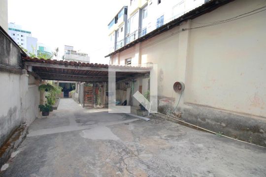 Garagem de casa à venda com 4 quartos, 400m² em Sagrada Família, Belo Horizonte