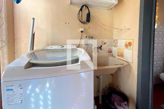 Edícula - Área de serviço de casa à venda com 4 quartos, 400m² em Sagrada Família, Belo Horizonte
