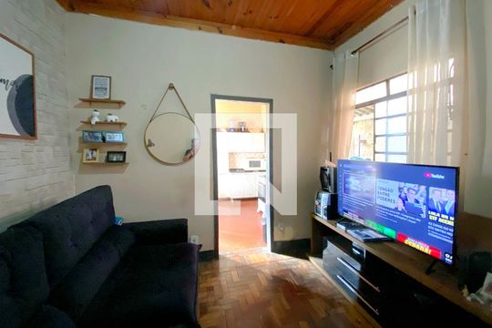 Edícula - Sala de casa à venda com 4 quartos, 400m² em Sagrada Família, Belo Horizonte