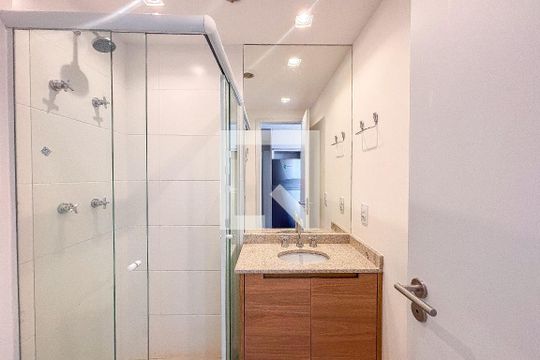 Banheiro de kitnet/studio para alugar com 1 quarto, 23m² em Vila Mariana, São Paulo
