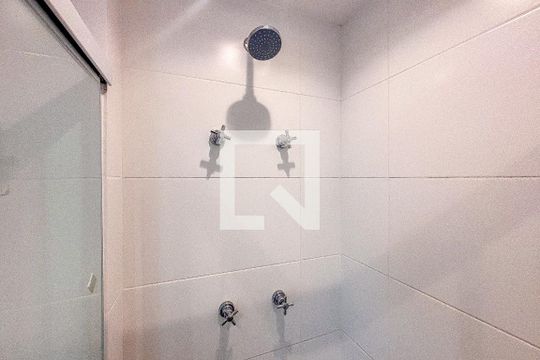 Banheiro de kitnet/studio para alugar com 1 quarto, 23m² em Vila Mariana, São Paulo