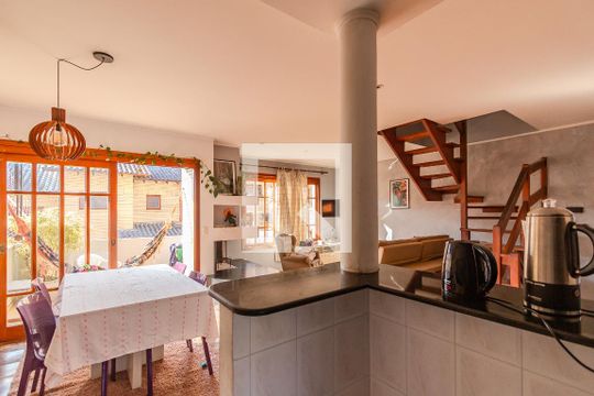 Sala de casa de condomínio à venda com 3 quartos, 195m² em Santa Tereza, Porto Alegre
